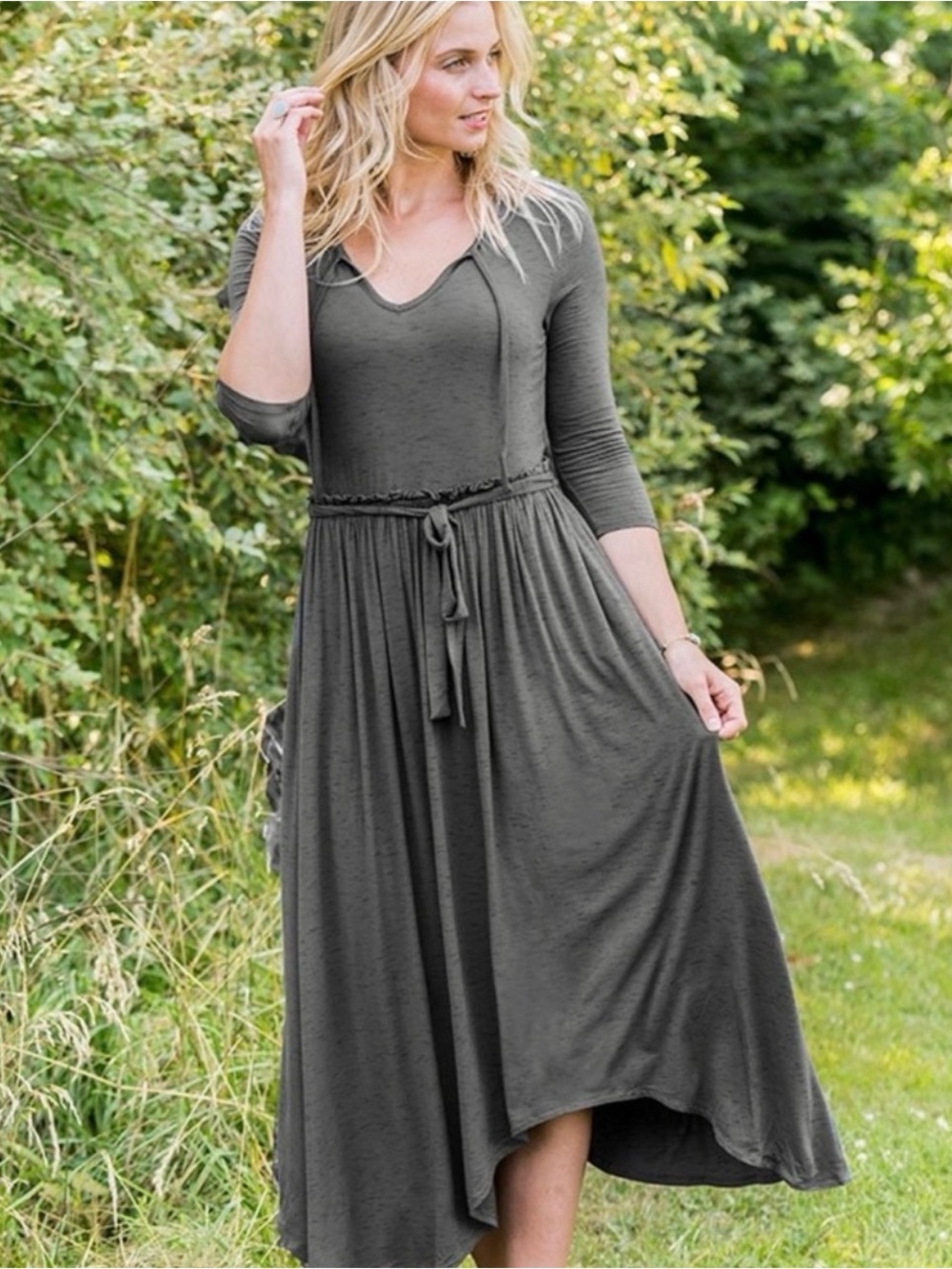 Matilda Jane Strechy Women’s Gray V-Neck Drawstring Waist Maxi Dress